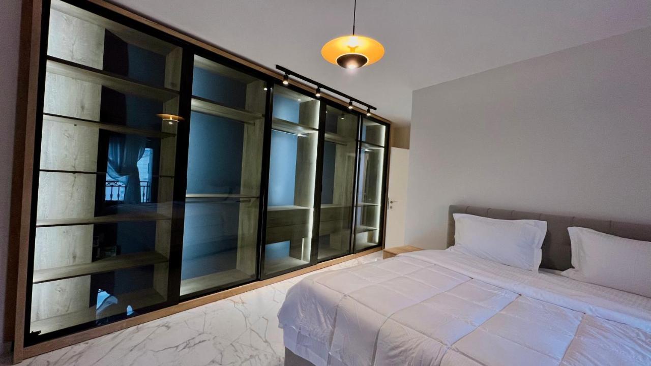 Zeus Deluxe Apartment *
